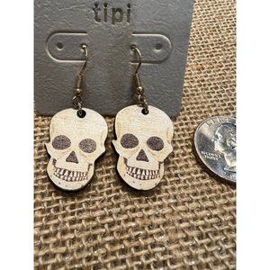 NWT Tipi Wooden Dangle Skull‎ Earrings